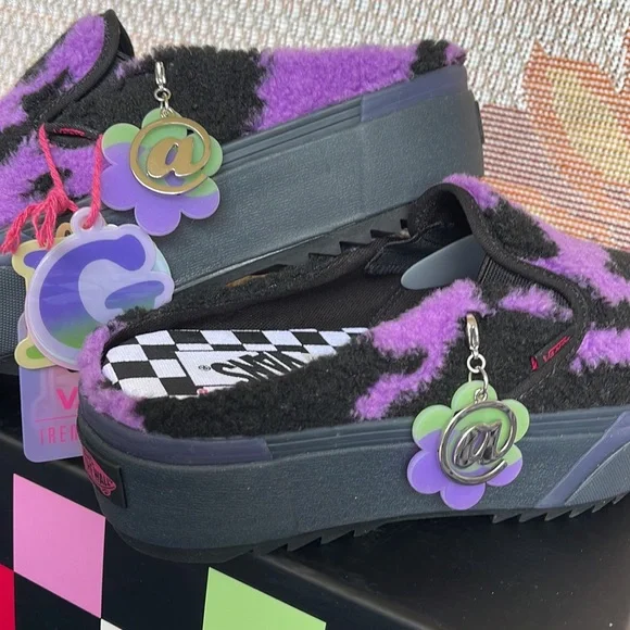 Vans WMNS Classic Slip-0n
Ireneisgood Multi
VN0A4BVZBMB
Platforms - Picture 14 of 16